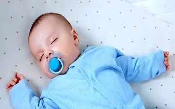 استفاده از پستانک و سر شیشه شیر برای دندان‌ مضر است؟
