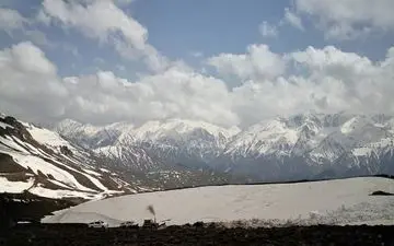 گردنه‌های پیچ بن و سپارده در الموت مسدود شدند