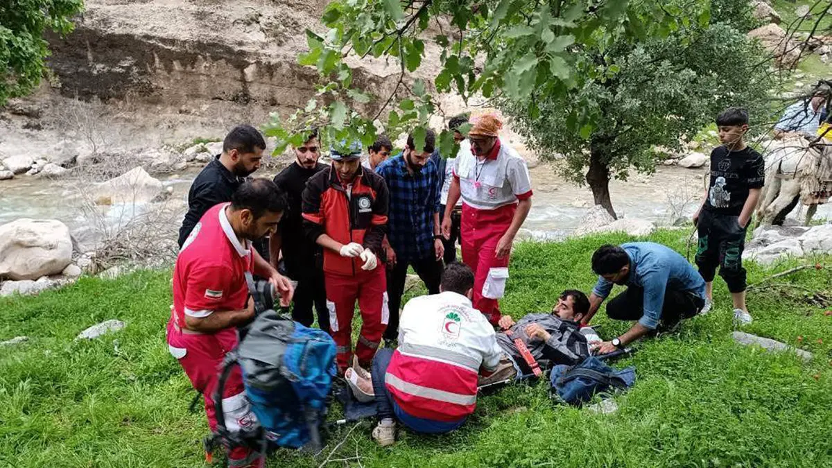 نجات مصدوم 57 ساله از ارتفاعات گنجه 