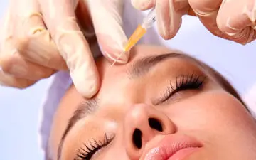 جوانی ماندگار: بررسی مزایا و معایب تزریق ژل و بوتاکس