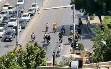 حضور هواداران سپاهان مقابل هتل پرسپولیس + فیلم