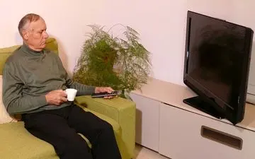 تماشای تلویزیون در میانسالی خطرناک است