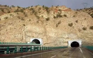 آزادراه خرم‌آباد ـ پل زال مسدود شد