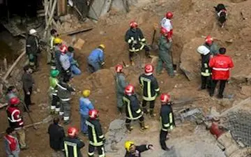 سومین پیکر کارگر مترو قم از زیر آوار خارج شد 