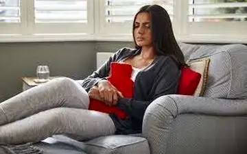 ورم بدن در قاعدگی| چرا بدن قبل از شروع قاعدگی ورم می‌کند؟