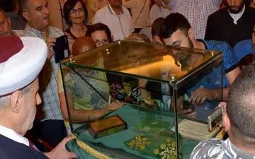 نمایشگاه لباس ها وسایل شخصی پیامبر (ص) در لبنان + عکس