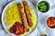 طرز تهیه کباب تابه‌ ای زعفرانی – بدون نیاز به زغال، طعم کباب اصیل را تجربه کنید