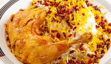 طرز زرشک‌پلوی با مرغ یلدایی؛ فوت‌وفن خوشمزه‌کاری به سبک رستوران