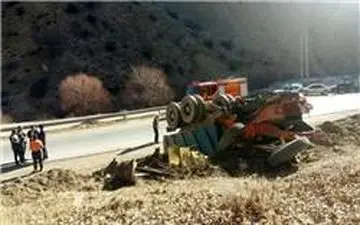 سقوط مرگبار کامیون از پل