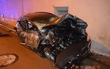 پرواز هولناک خودرو در دهانه تونل +فیلم 