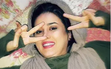 تیپ و ژست خوابیده سهیلا هادیزاده (عکس)