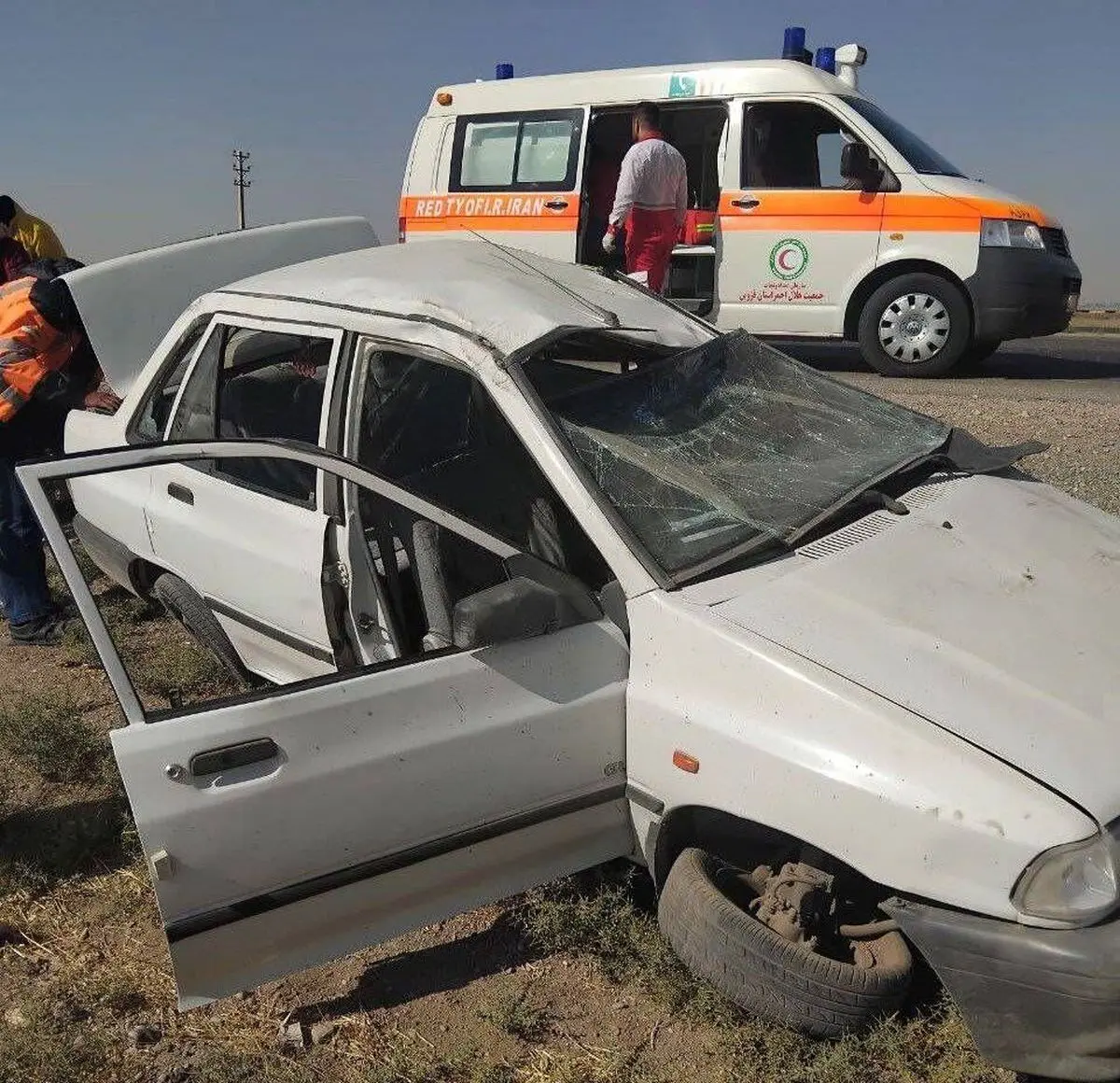 واژگونی پراید در تاکستان؛ هشت نفر مصدوم شدند