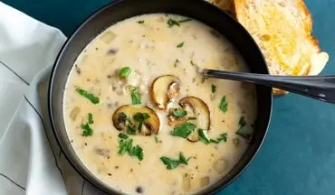طرز تهیه سوپ قارچ و شیر مجلسی؛ یک پیش‌غذای خوشمزه و آسان