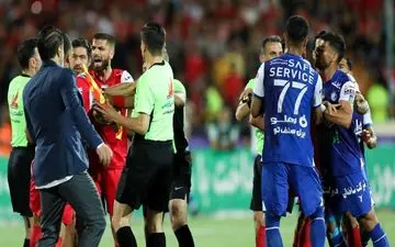 استقلالی‌ها دوباره بهانه آوردند/ آبی‌ها شکست دربی را گردن داور انداختند