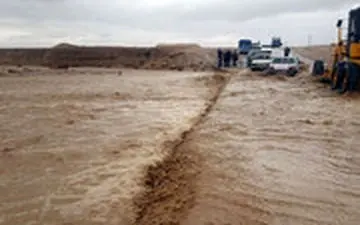 نجات مادر باردار و فرزندش از سیل سیستان