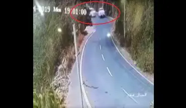 لحظه نفس گیر سقوط اتومبیل از بلندترین منطقه عربستان +فیلم 