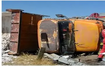 واژگونی کامیون همه اعضای یک خانواده را راهی بیمارستان کرد