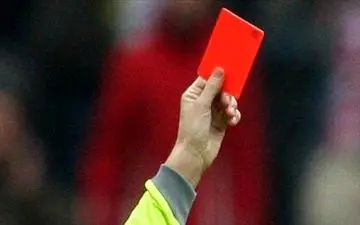 اشتباه بزرگ و عجیب داور به سود استقلال در بازی دیروز