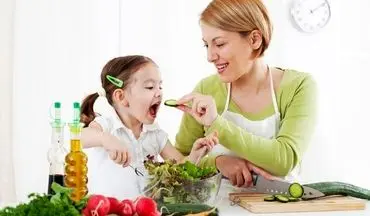 آداب غذا خوردن به کودکان را آموزش دهیم 