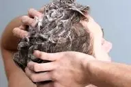 این اشتباهات رایج در شستن موهای خود را جدی بگیرید