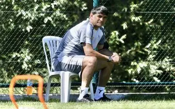 مربی آبی ها مجوز مربیگری ندارد

