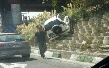 عکس/ پرواز یک خودرو در تهران