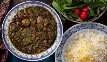 طرز تهیه قورمه سبزی خانگی و مجلسی با مراحل تصویری