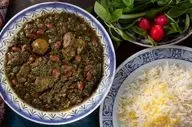 طرز تهیه قورمه سبزی خانگی و مجلسی با مراحل تصویری