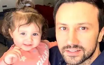 تصویری زیبا از عاشقانه شاهرخ استخری و دخترش!