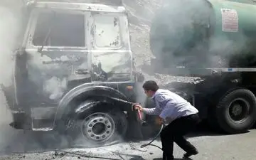 ‌آتش‌سوزی تانکر حامل سوخت در «گردنه تیتور» محور سنندج ـ‌ مریوان