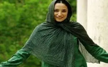 
تیپ و ظاهر متفاوت نگار جواهریان در یک فروشگاه