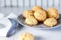 طرز تهیه شیرینی پفکی نارگیلی؛ شیرینی جذاب و ترد