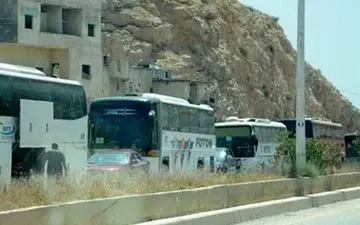 خروج 500 عنصر مسلح از یکی از مناطق اطراف دمشق