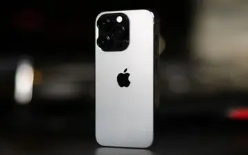 مقایسه قیمت آیفون با رقبا آیا ارزش سرمایه‌گذاری را دارد؟