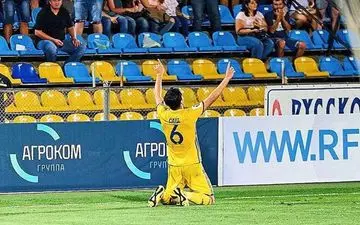 عدد 6 را روی دستم تتو زدم تا میزان علاقه ام را نشان دهم