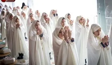 جشن عبادت دختران تهرانی در برج میلاد + تصاویر
