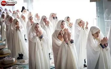 جشن عبادت دختران تهرانی در برج میلاد + تصاویر