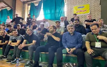 شمسایی تماشاگر ویژه دیدار آنا صنعت و سن ایچ