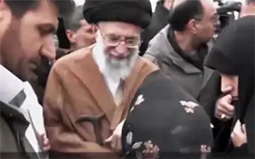 دیدار رهبر انقلاب با زلزله زدگان کرمانشاهی/ درد دل افراد بی‌خانمان با مقام معظم رهبری + فیلم