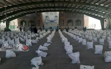 گزارش تصویری / توزیع ۱۰ هزار بسته معیشتی توسط خادمیاران رضوی در استان در کرمانشاه