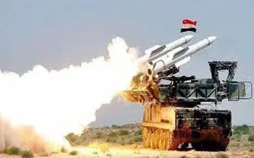 مقابله پدافندی سوریه با موشک‌های اسرائیل در آسمان دمشق