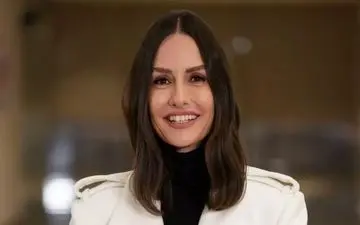 کت چرم، گزینه‌ی ایده‌آل برای پاییز:  از استایل خیره‌کننده‌ی بازیگر ترکیه‌ای الهام بگیرید