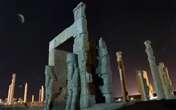  چراغ نیمه روشن تخت جمشید در صنعت گردشگری