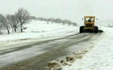 عملیات برف روبی ونمک پاشی درمحورهای مواصلاتی استان کرمانشاه به روایت تصویر