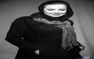 تیپ مهراوه شریفی نیا  در یک کنسرت