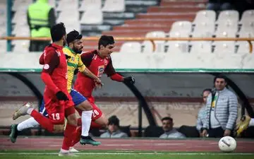 بی برنامه و سربه‌هوا/ ناکامی پرسپولیس در نیمه نخست دیدار با نفت