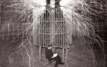 نابغه‌ای که آینده را دید: ۵ پیش‌بینی باورنکردنی تسلا که درست از آب درآمد