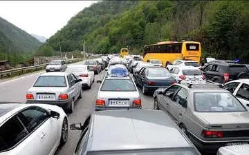  ترافیک پرحجم و سنگین چالوس و هراز/ جمعه از سفر برنگردید