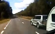 
واژگونی وحشتناک خودروی شاسی بلند وسط بزرگراه+فیلم
