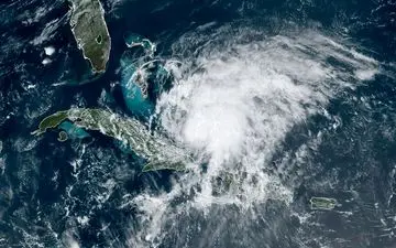 ترامپ در ایالت فلوریدا اعلام حالت فوق‌العاده کرد